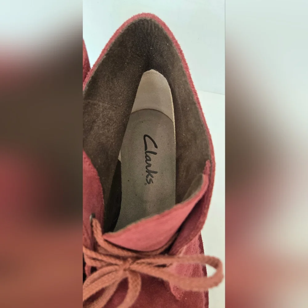 Clarks suede leather burgundy chukka boots